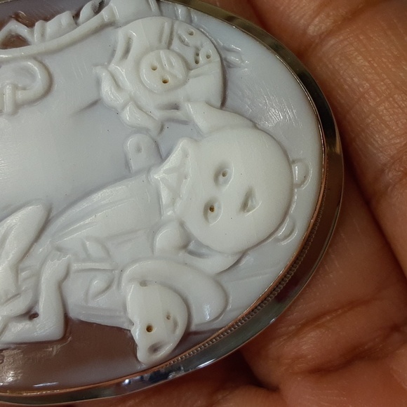 925, Made in Italy, Hand Carved Cameo, Beauty & The Beast. Pendant & Brooch. - Picture 9 of 17